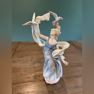 Lladro Figurine SIGNED & DATED “New Horizons” #6570 Woman with Doves